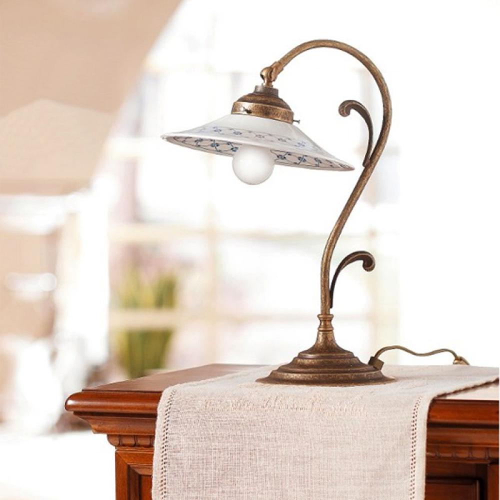 klasicka mediteranska rustikalna keramicka stolna medena lampa kancelaria advokatska kancelaria domaca pracovna pracovna izba osvetlenie lampy talianska toskanska keramika modra vzorovana lameridiana dizajn interierov elegantny.jpg
